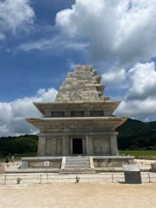 [KOREA] Mireuksa Temple Site in Iksan: Why Do Its Two Stone Pagodas Look So Different?